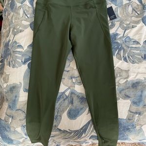 Crown&Ivy Double Pocket Leggings, in Medium